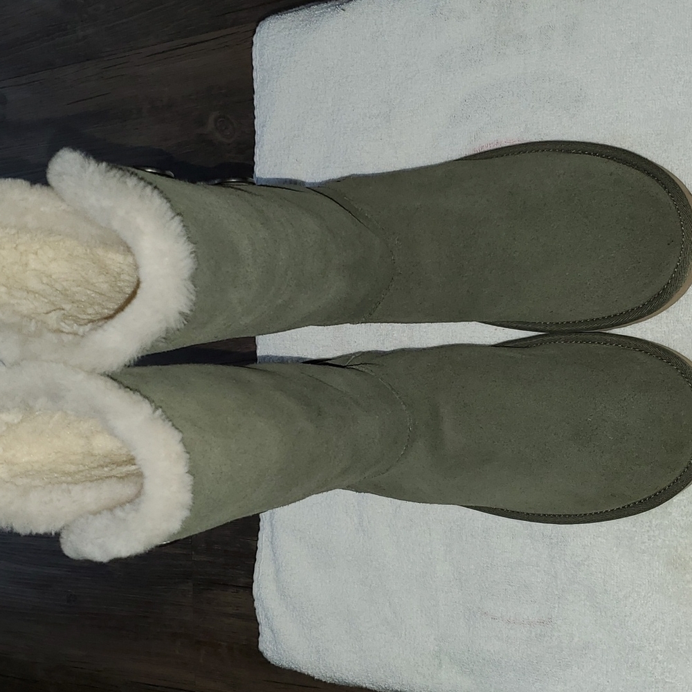 Kookaburra Boots. Olive Green. W 10 Excellent condition